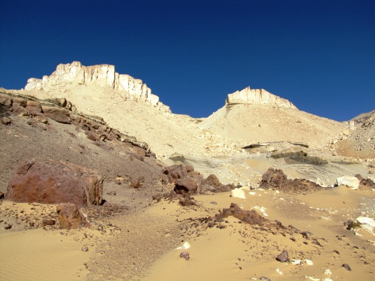 Egypte Oasis de dhakla: Une multitude de couleurs offert par les minraux contenus dans les roches. 