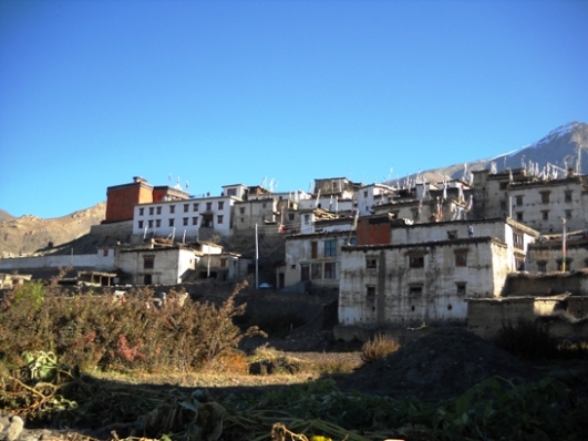 Mustang Muktinath: Vue du hameau de Jharkot et de son monastre.