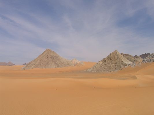 Niger Ilekane: Des montagnes de marbre mergent de l'ocan de sable