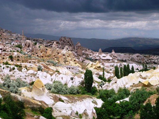 Turquie Cappadoce: Autre vue de la valle des pigeonniers.